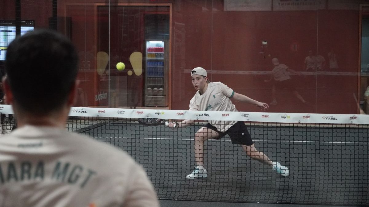 Ketika pekerja kantoran unjuk kemampuan di turnamen padel