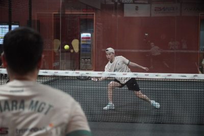 Ketika pekerja kantoran unjuk kemampuan di turnamen padel