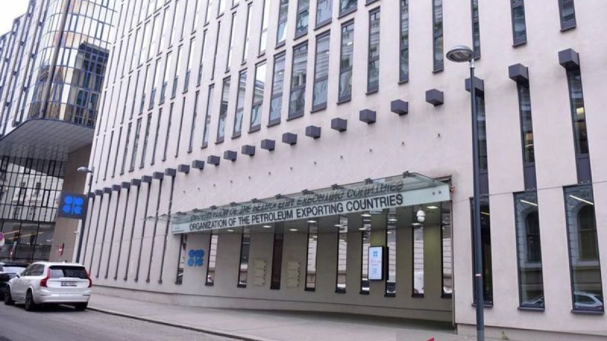 Tujuh negara OPEC+ sepakat pertahankan batas produksi minyak November