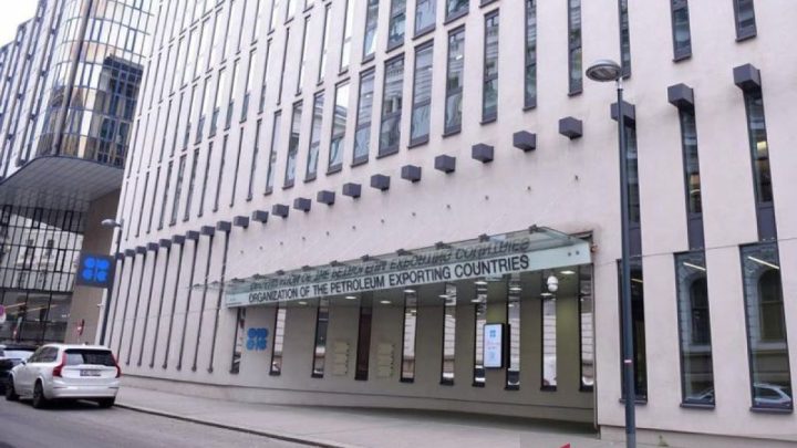 Tujuh negara OPEC+ sepakat pertahankan batas produksi minyak November