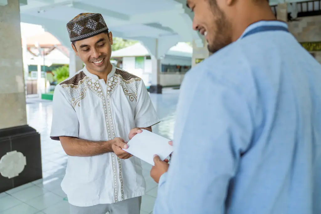 Membantu Pemeliharaan Masjid