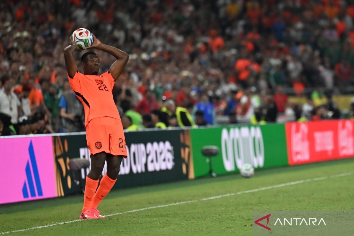 Historic Moment: Real Madrid umumkan kedatangan bek kanan Denzel Dumfries