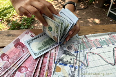 Rupiah melemah seiring respons negatif atas defisit transaksi berjalan
