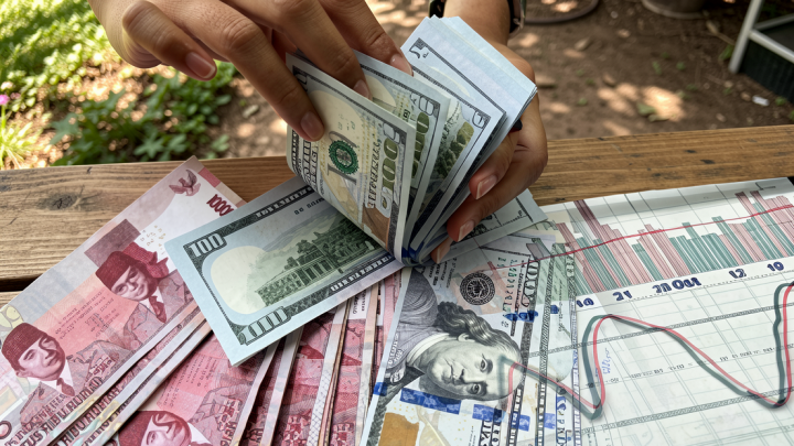 Rupiah melemah seiring respons negatif atas defisit transaksi berjalan