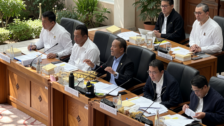 Bahlil: Fasilitas migas Teluk Bintuni berhasil ditangani dari karhutla