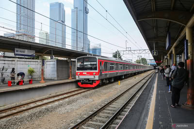 Cara cek jadwal KRL real time lewat C-Access dan situs resmi
