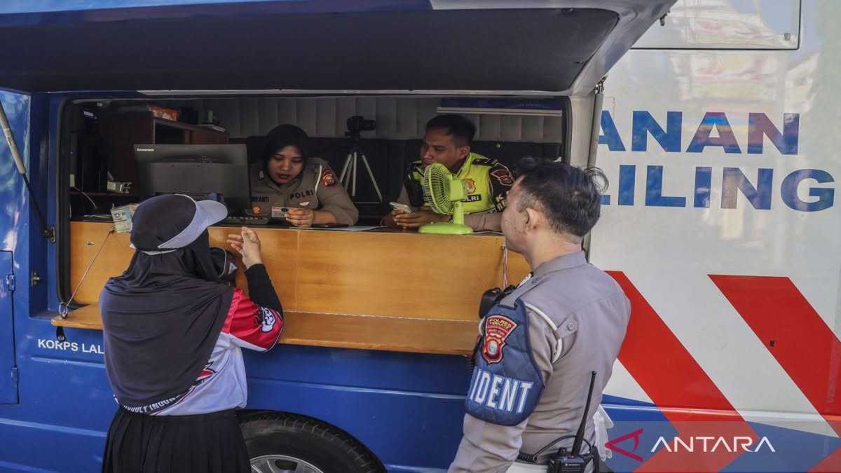 pelayanan-sim-keliling-sambut-hut-ke-80-bhayangkara-di-ternate-2812957