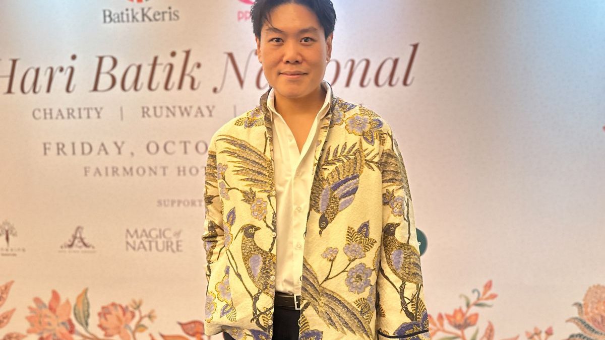 Tips padukan batik agar tak terlihat terlalu formal