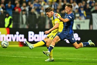 Bosnia imbangi Swedia, Polandia gasak Rumania